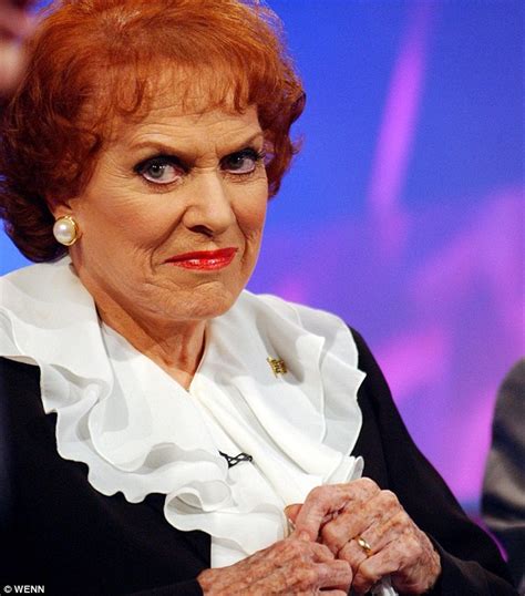 Maureen O’Hara, star of ‘34th Street,’ dies at 95 .